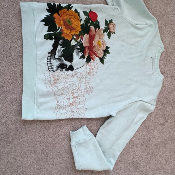 Women’s Sweatshirt in light green with skull and flowers  saying blessed size sm - Picture 8 of 8